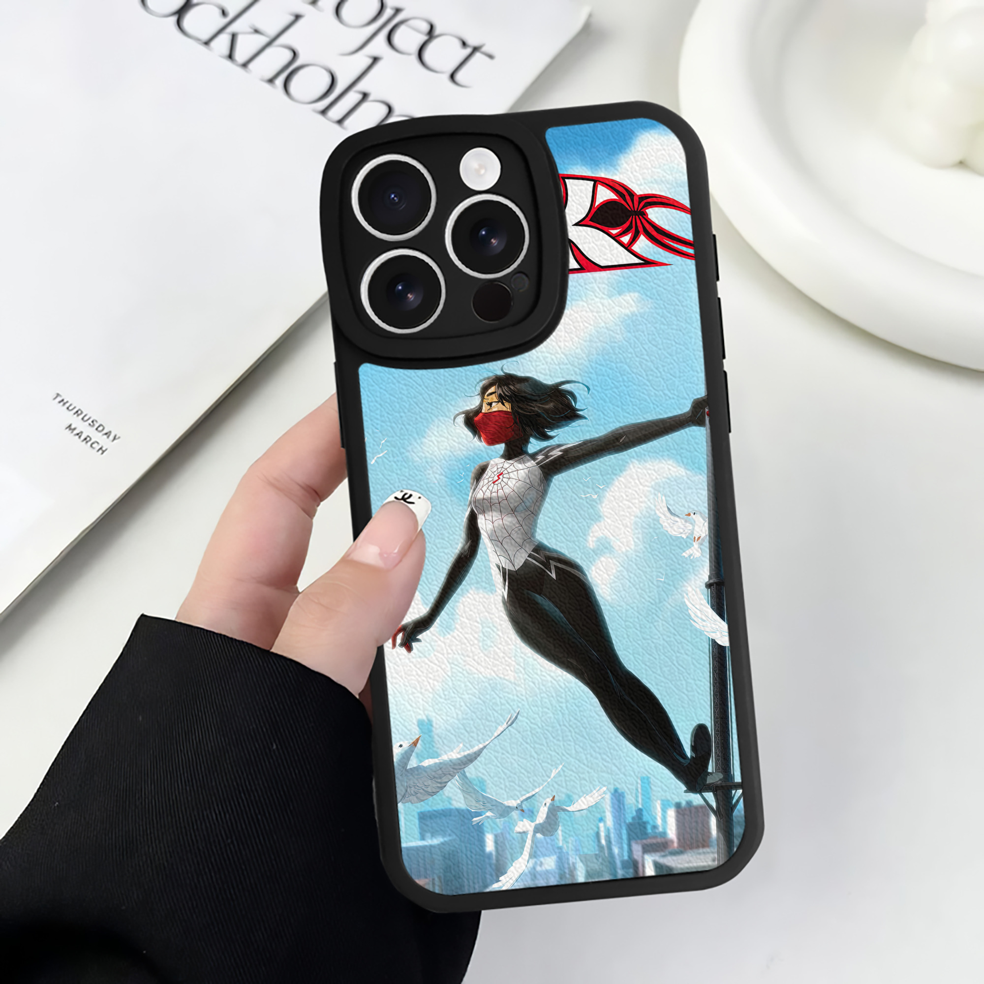 （画像用） Spider Man スパイダーマン 【iPhone 16シリーズ対応】シリコンスマホケース（レザー調） 材質：シリコン